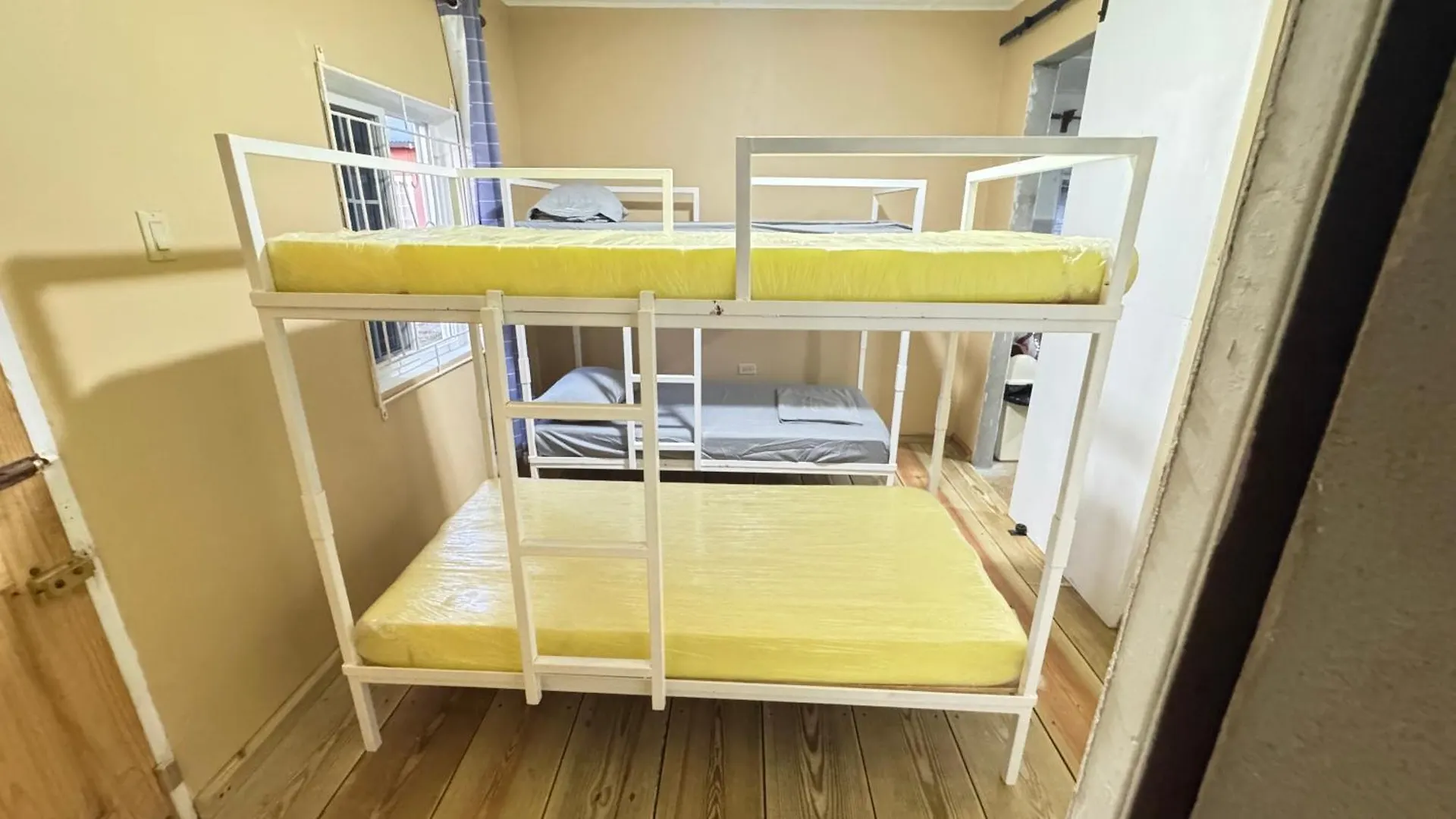 East Palm Estate Hostel location